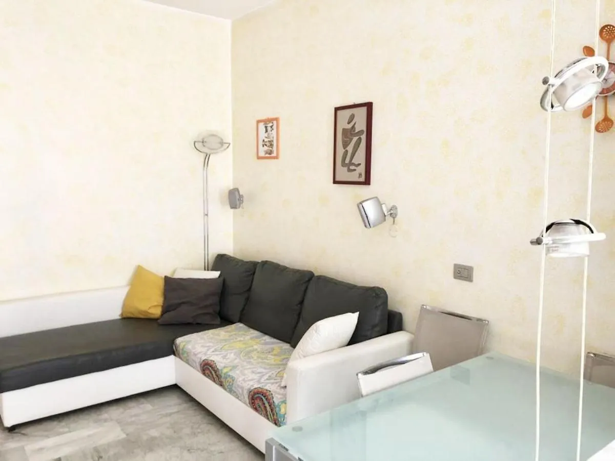Bed & Breakfast Impeccable Bnb In Milan Next To M1 Metro 10 Mins Away From Duomo Wi-Fi Feel Like Home