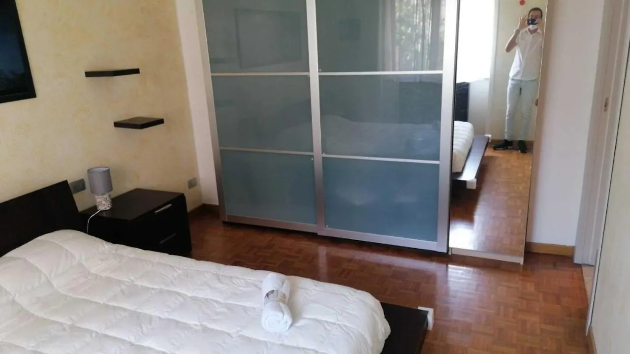 Impeccable Bnb In Milan Next To M1 Metro 10 Mins Away From Duomo Wi-Fi Feel Like Home Bed & Breakfast